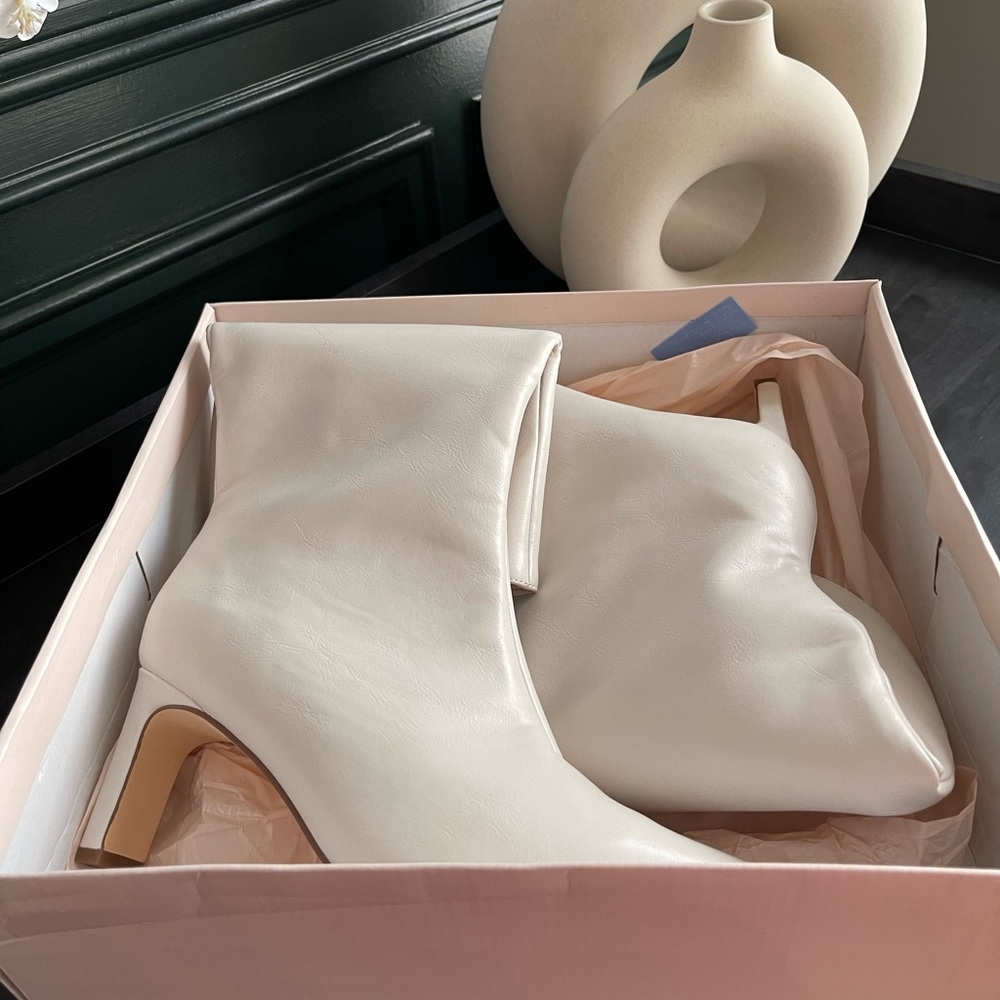 NWT! White Justfab Kiaraa Stiletto Boots